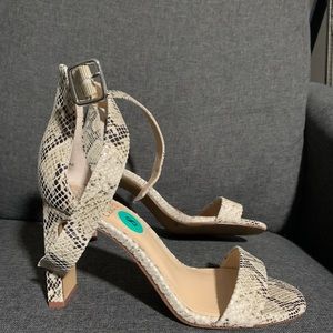 Women’s size 8 Vince Camuto sandal